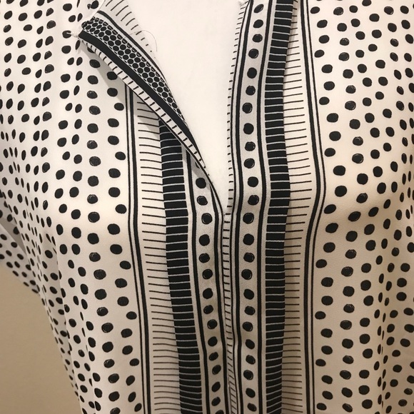 Max Studio V-neck printed top - Picture 4 of 6